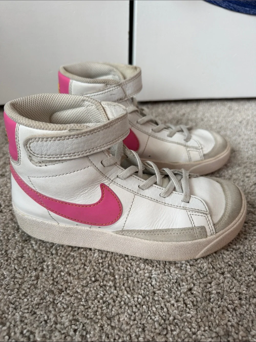 Nike Kids Blazer High-Top Sneakers in White and Pink size 1.5Y